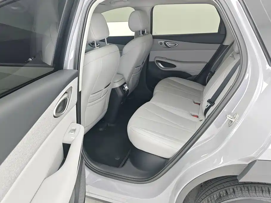 BYD Sealion 05 EV — миниатюра 11
