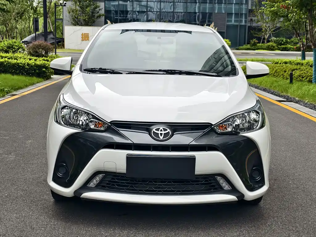 Toyota Yaris L — миниатюра 2