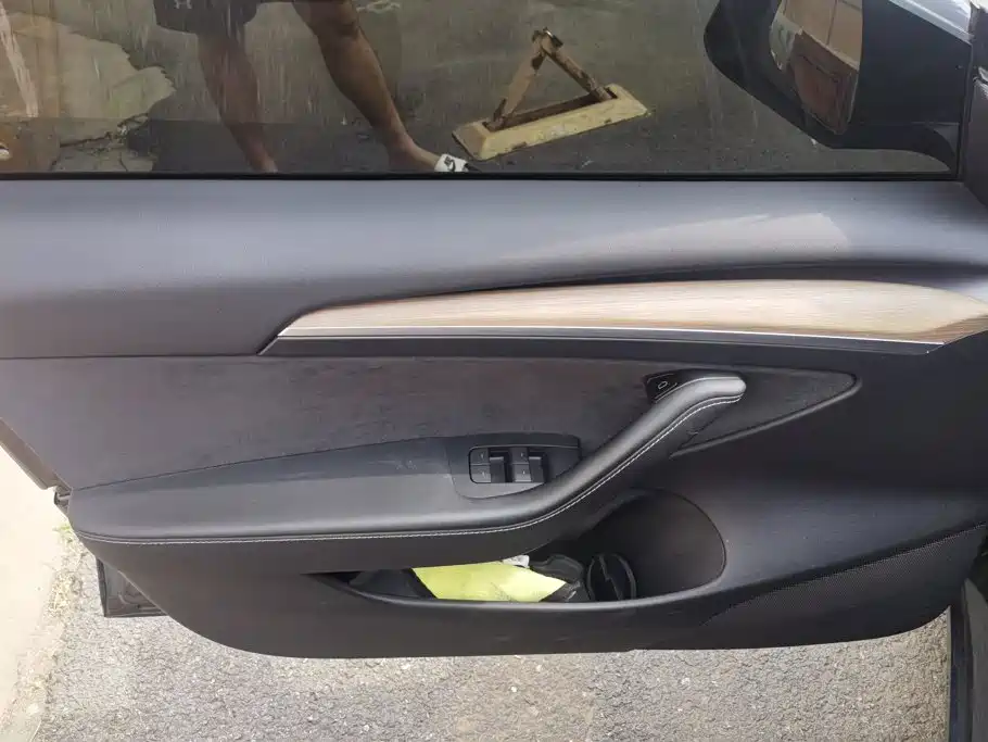 Tesla Model 3 — миниатюра 7