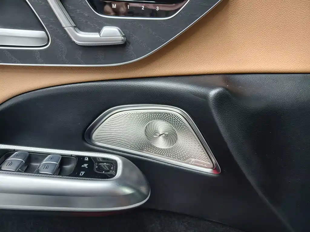 Mercedes-Benz E-Class — миниатюра 8