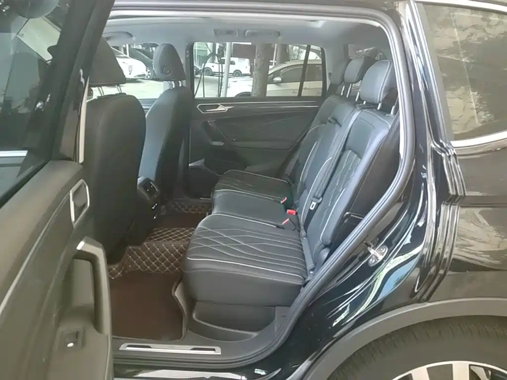 Volkswagen Tiguan L — миниатюра 17