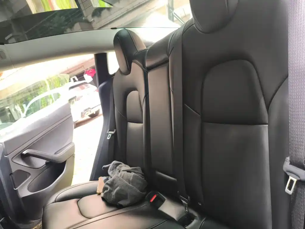 Tesla Model 3 — миниатюра 18