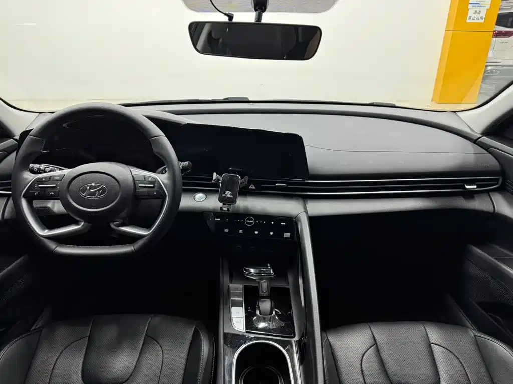 Hyundai Elantra — миниатюра 9