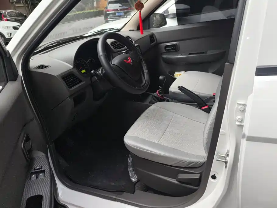 Wuling Hongguang — миниатюра 9