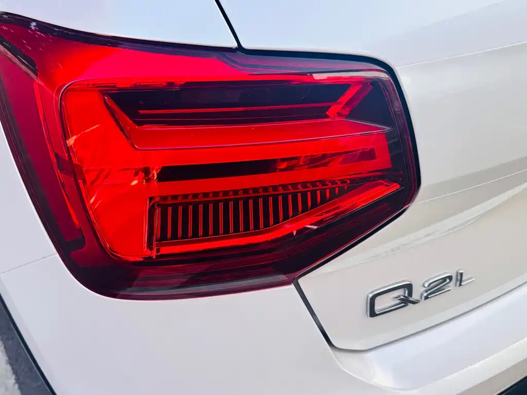 Audi Q2L e-tron — миниатюра 18