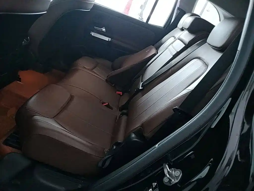 Mercedes-Benz GLB — миниатюра 17