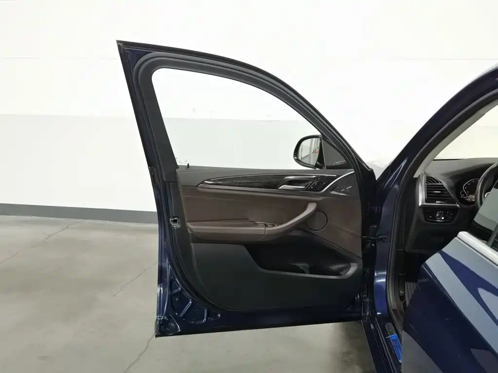 BMW X3 — миниатюра 8