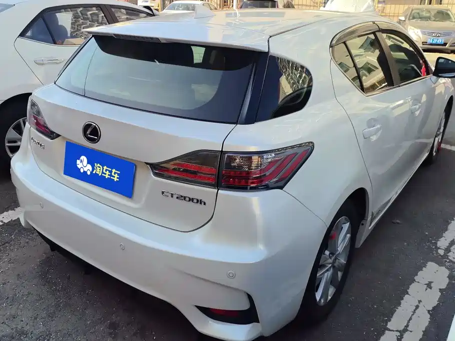 Lexus CT — миниатюра 3