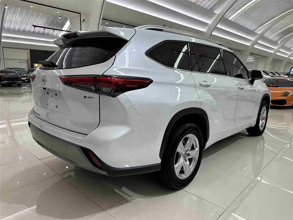 TOYOTA HIGHLANDER