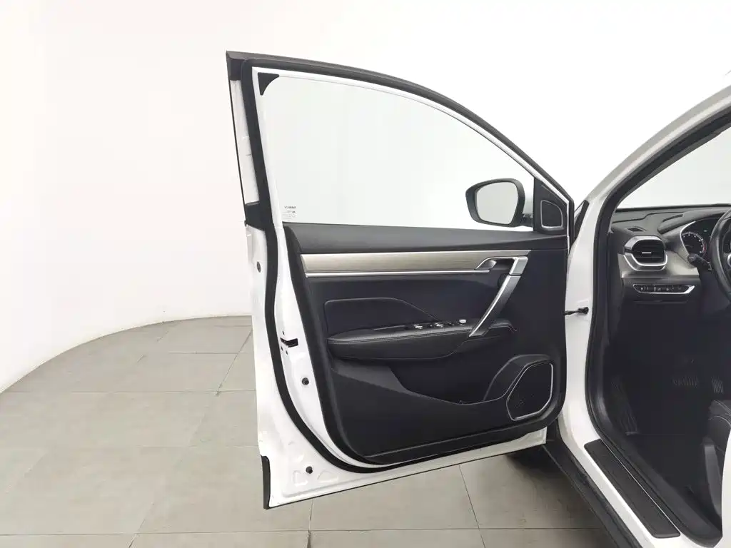Geely Binyue — миниатюра 8