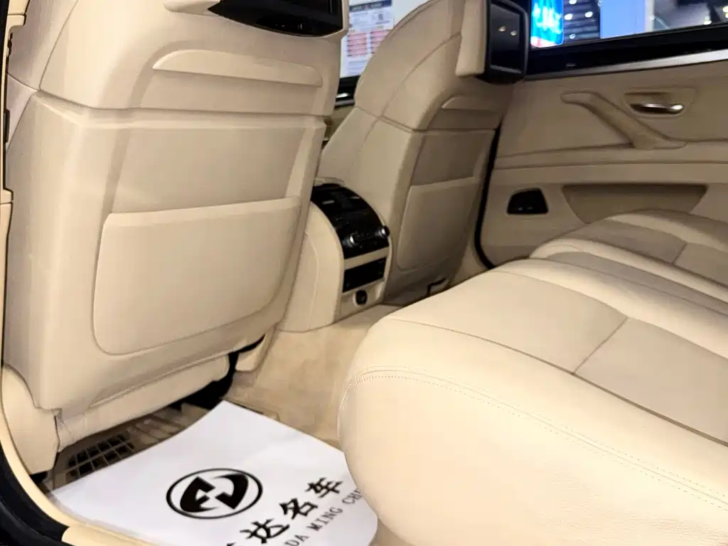 BMW 5 Series — миниатюра 9