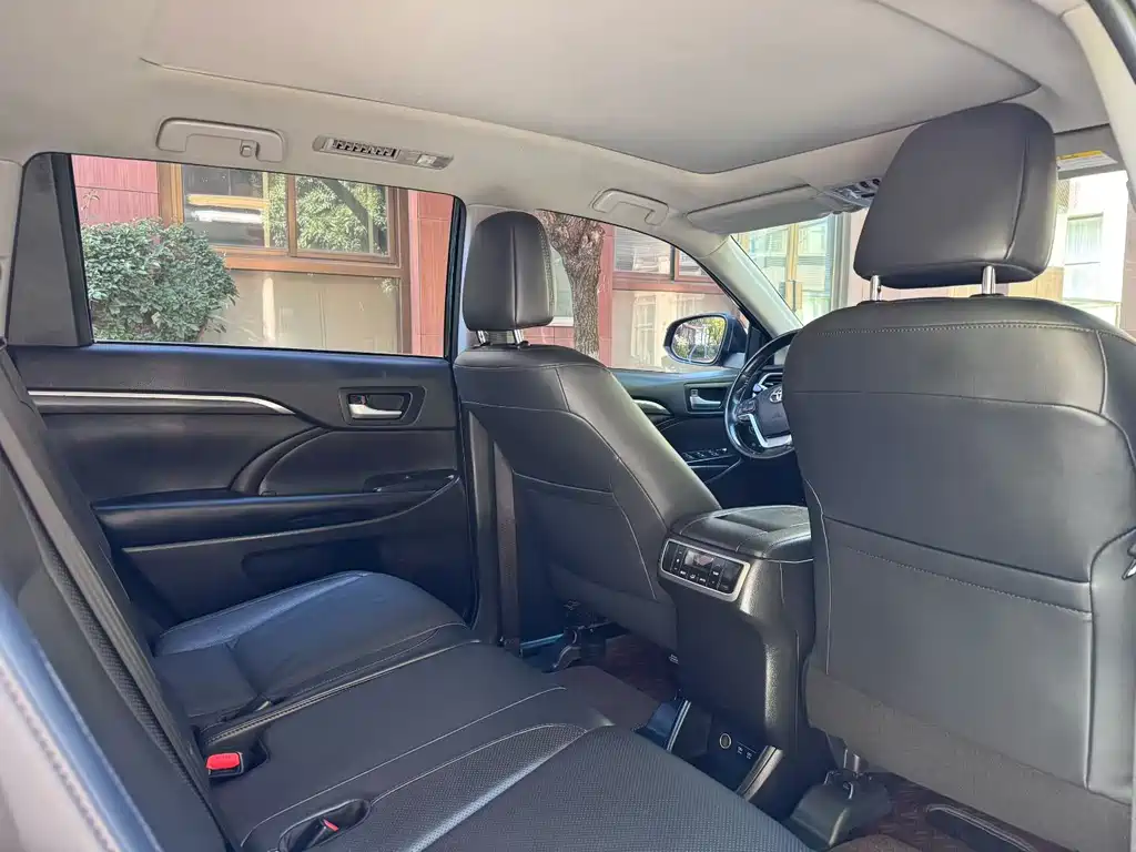 Toyota Highlander — миниатюра 5