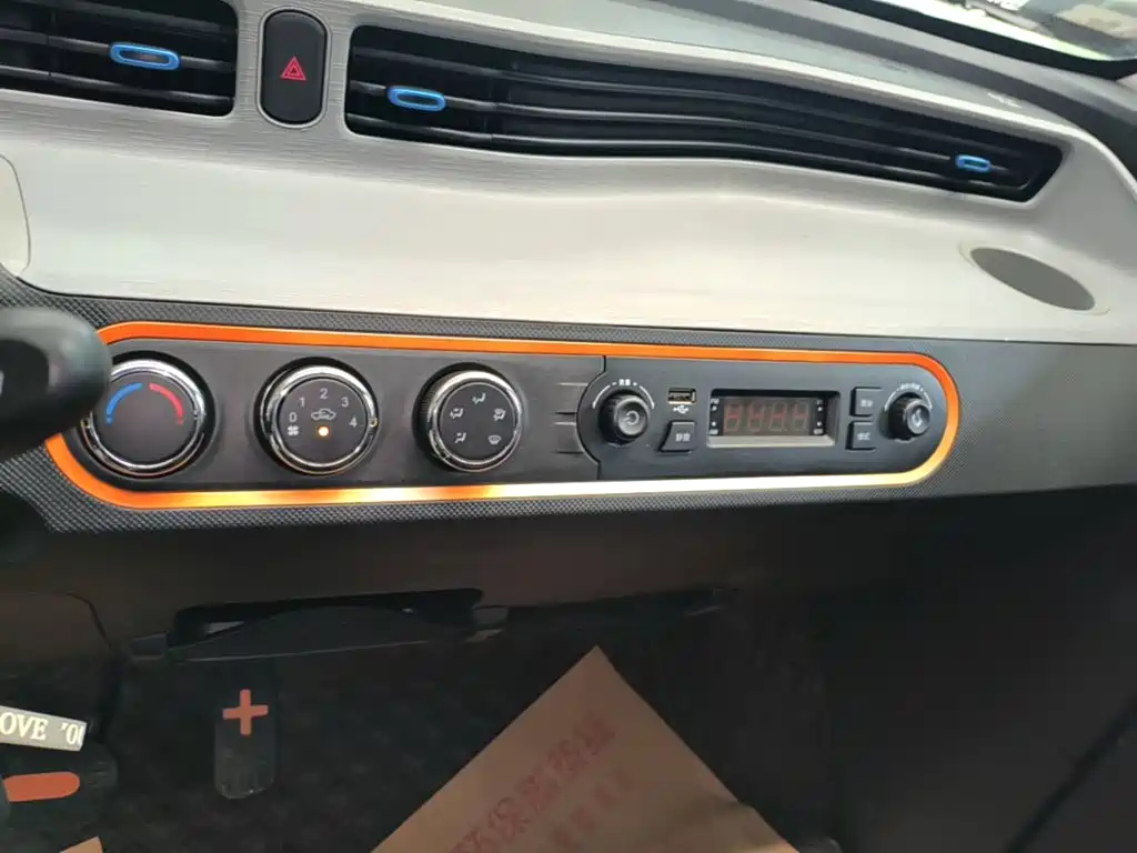 Wuling MINIEV — миниатюра 13