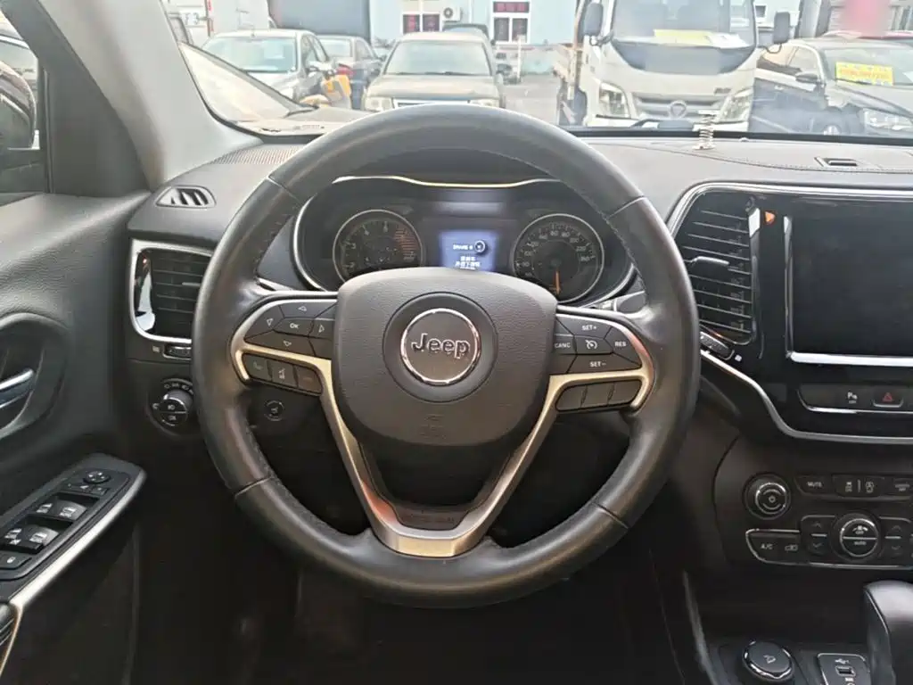 Jeep Cherokee — миниатюра 11