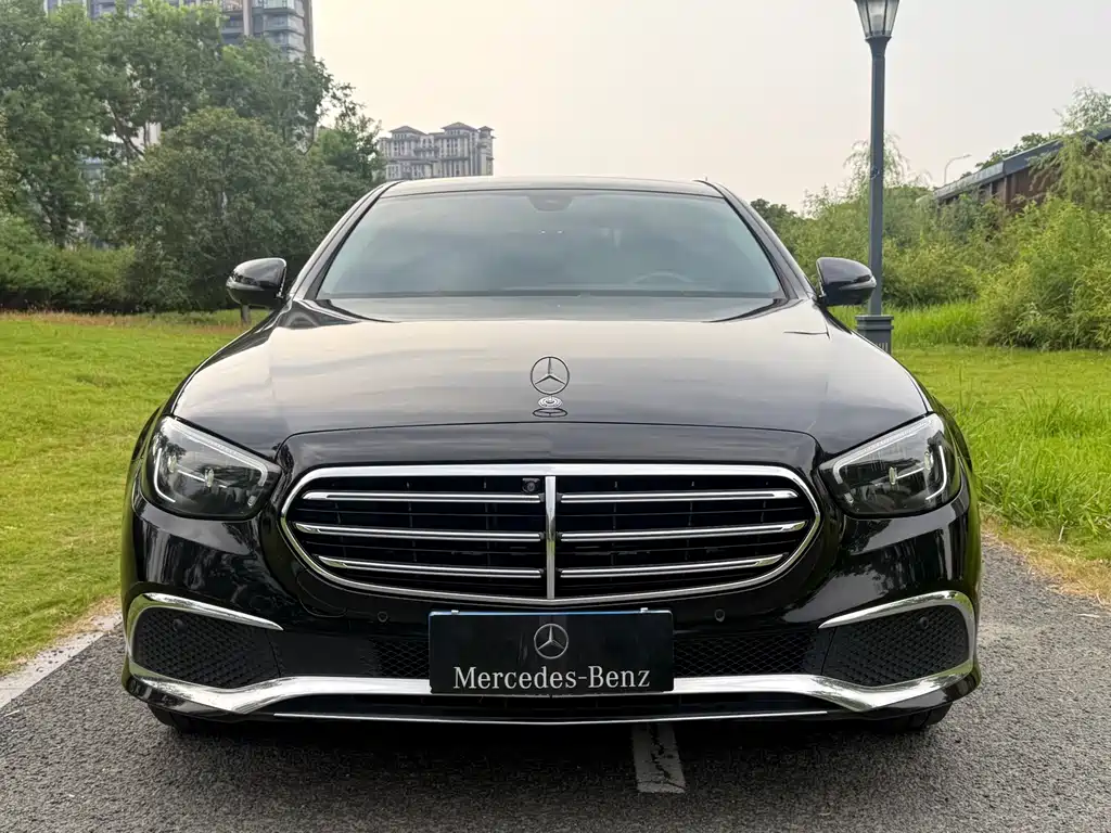 Mercedes-Benz E-Class — миниатюра 2