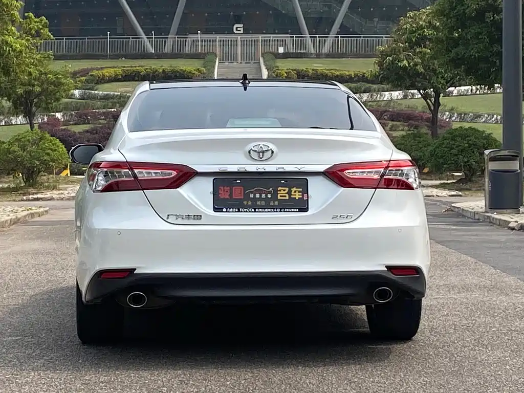 Toyota Camry — миниатюра 5