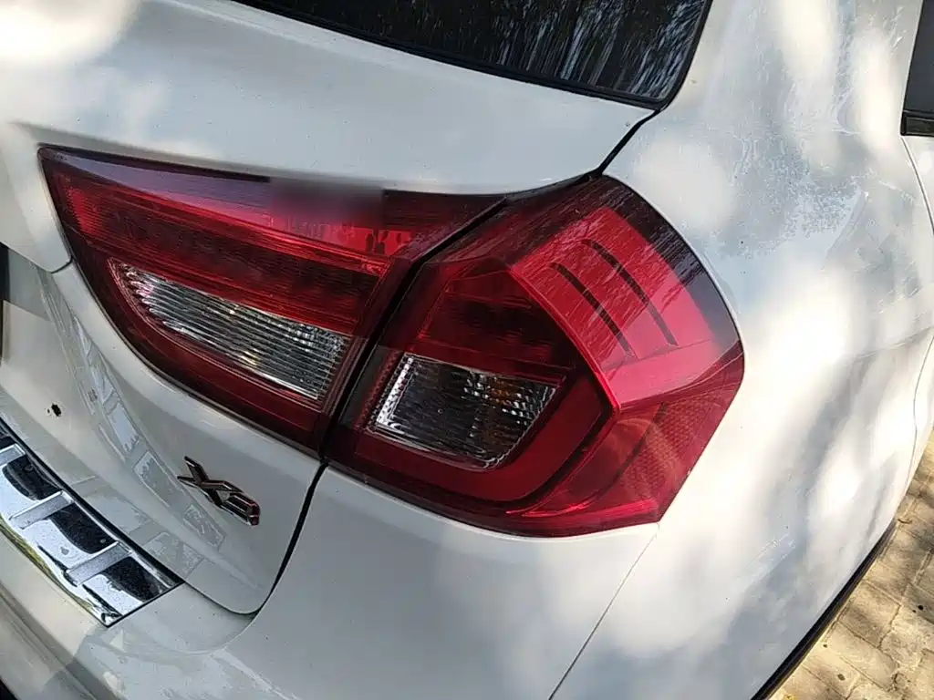 Geely Vision X3 — миниатюра 8