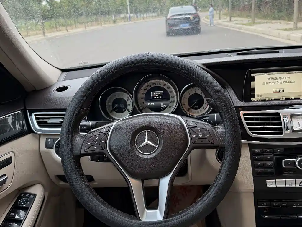 Mercedes-Benz E-Class — миниатюра 7
