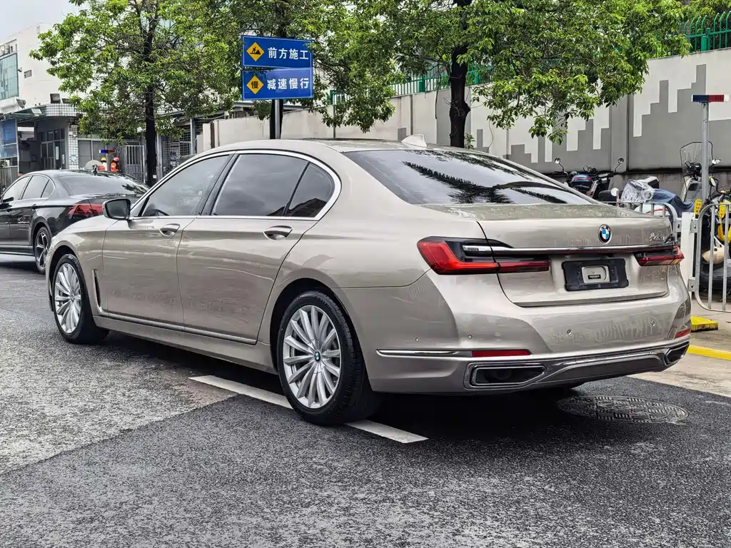 BMW 7 Series — миниатюра 5