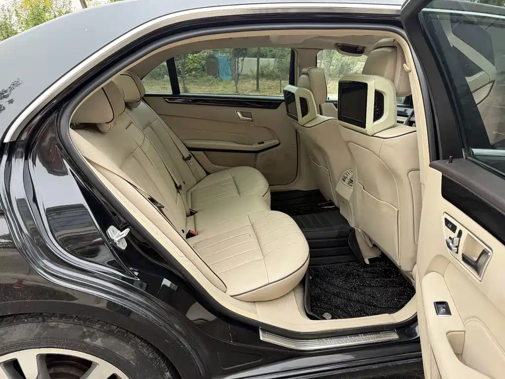 Mercedes-Benz E-Class — миниатюра 11