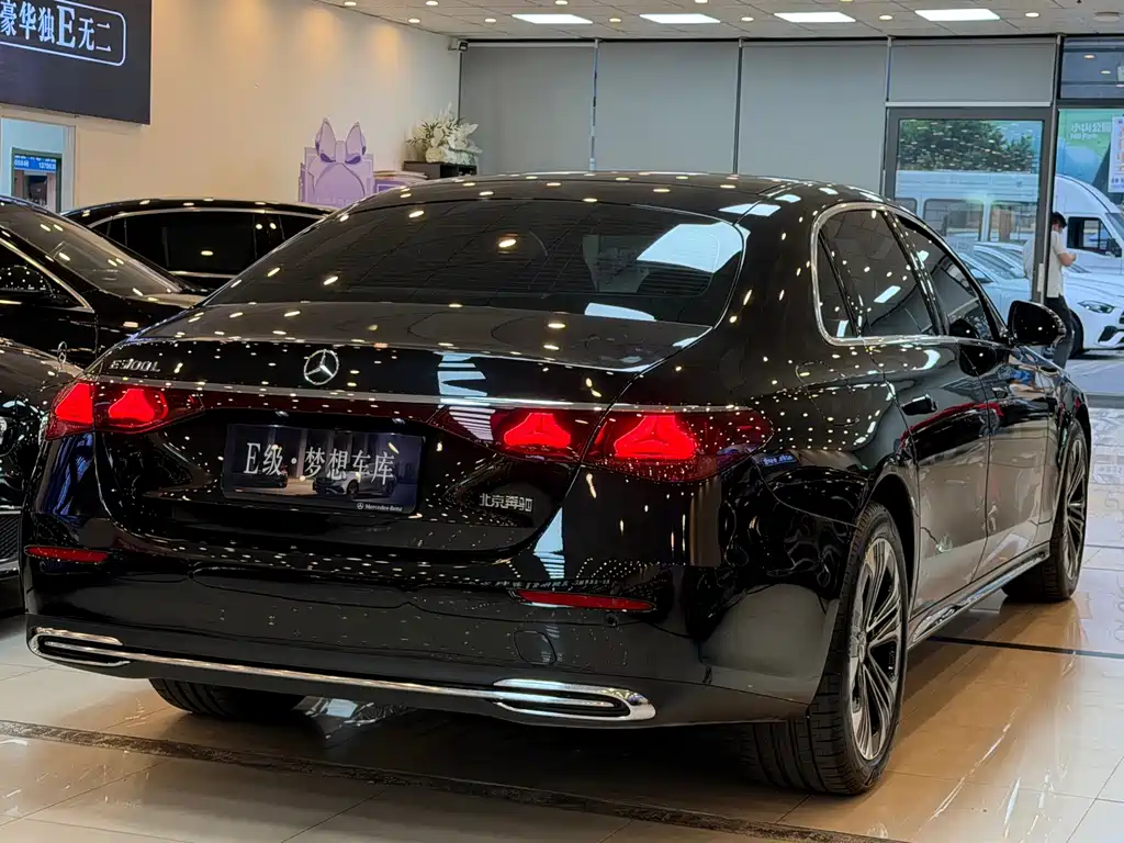 Mercedes-Benz E-Class — миниатюра 18