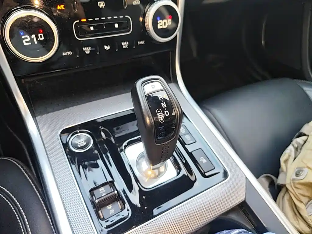 Jaguar XEL — миниатюра 14