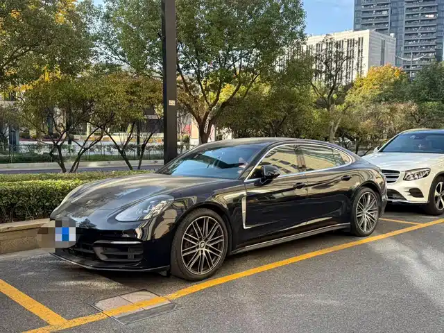 PORSCHE PANAMERA