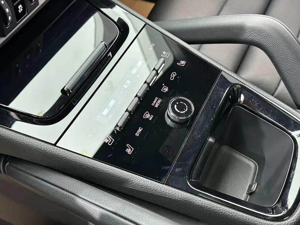 Porsche Cayenne — миниатюра 13