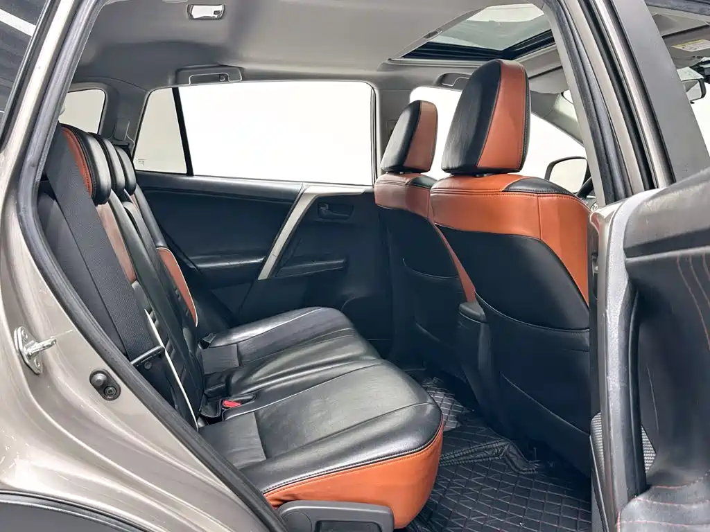 Toyota RAV4 — миниатюра 9