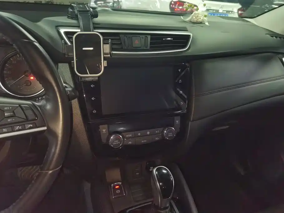 Nissan Qashqai — миниатюра 13