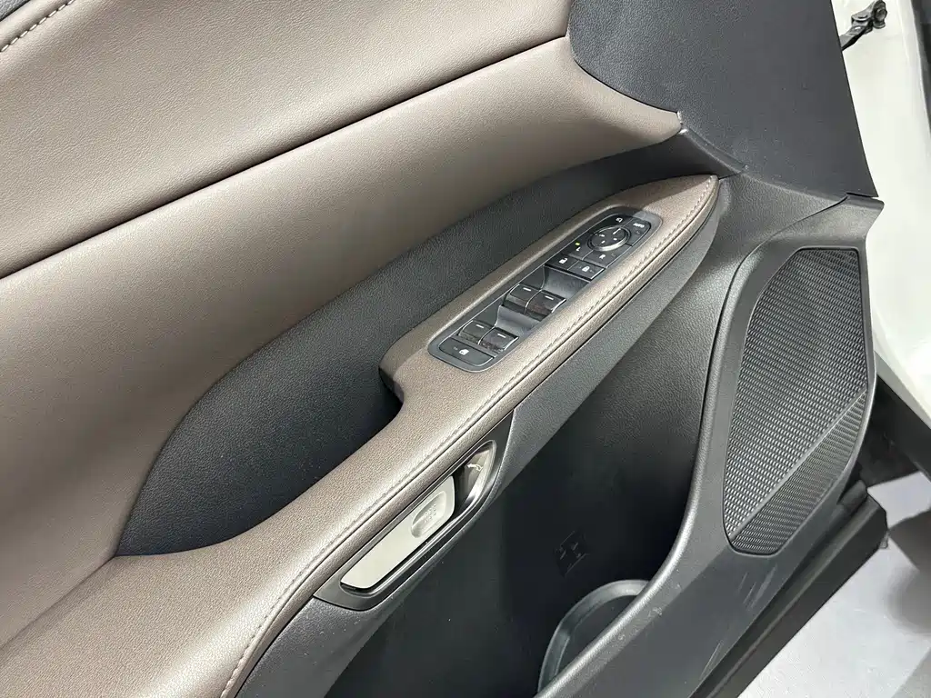 Lexus RX — миниатюра 9