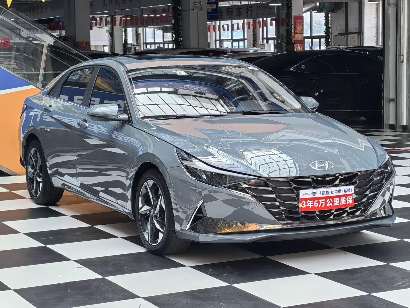 Hyundai Elantra 1.5 л 2022 г. Серебристо-серый, пробег 43000 км