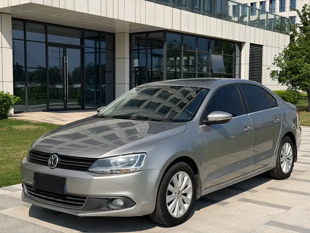 Volkswagen Sagitar 2015 1.6L AT Comfort