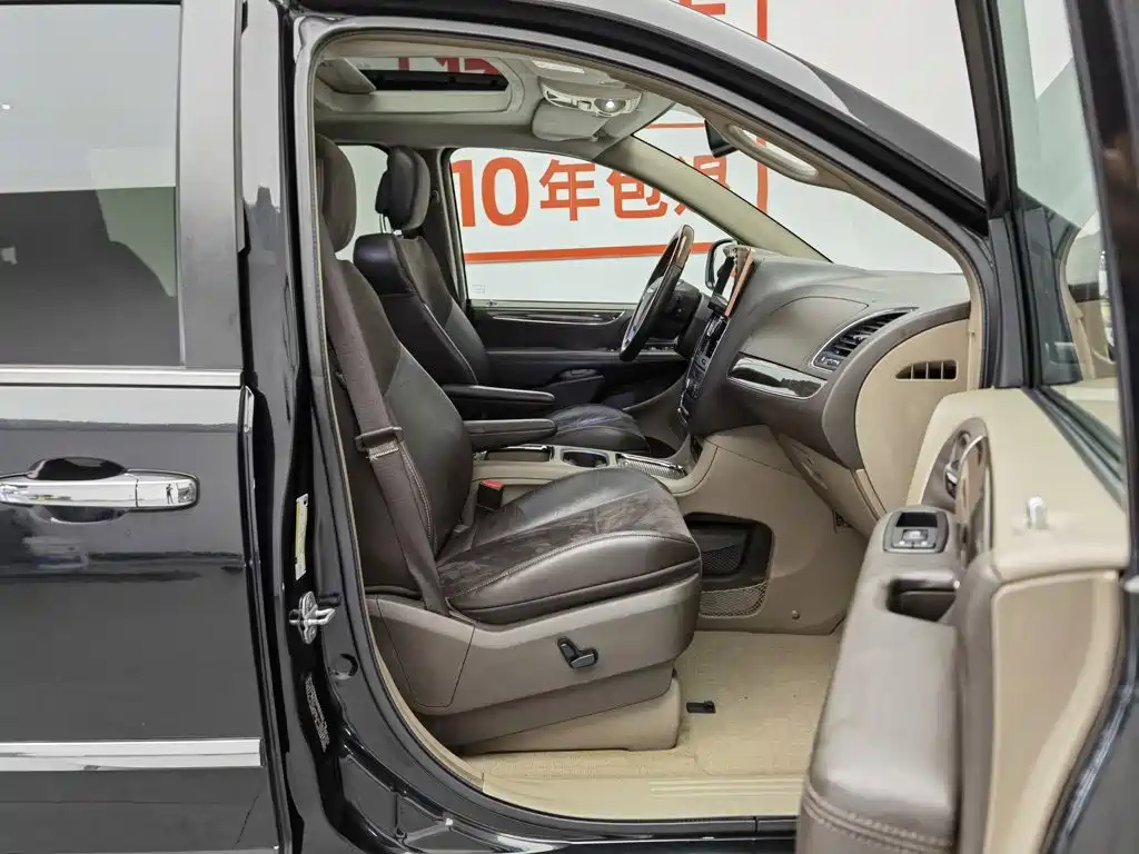 Chrysler Grand Voyager (Import) — миниатюра 23