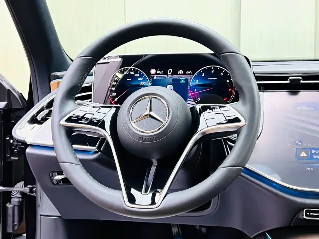 Mercedes-Benz E-Class — миниатюра 10