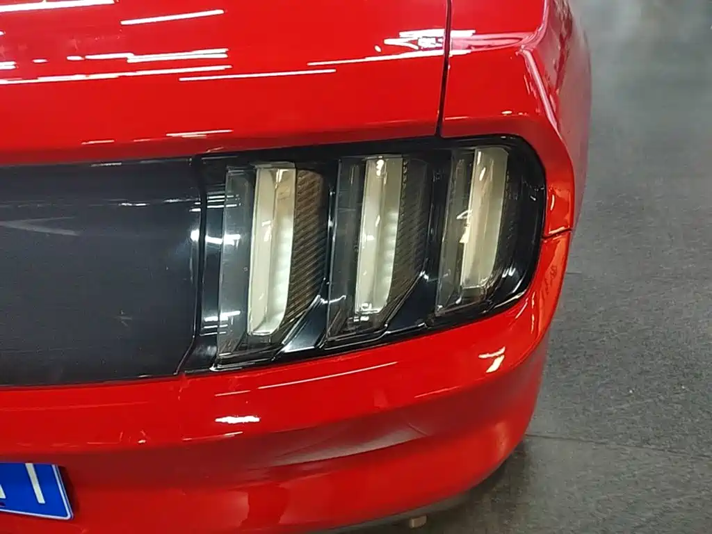 Ford Mustang — миниатюра 8