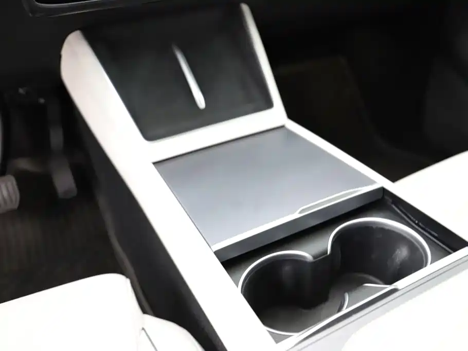 Tesla Model Y L — миниатюра 17