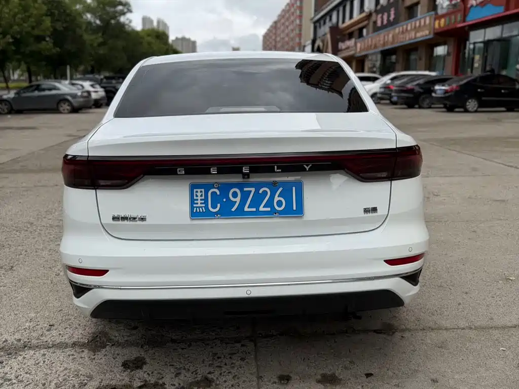 Geely Emgrand 2022 4 1.5L CVT Luxury