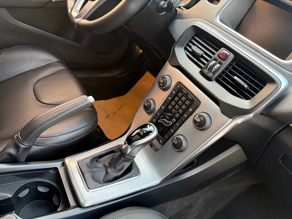 Volvo V40 — миниатюра 18