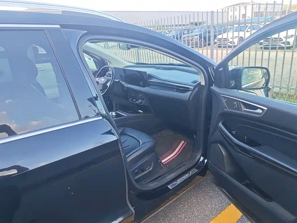 Ford Edge — миниатюра 18