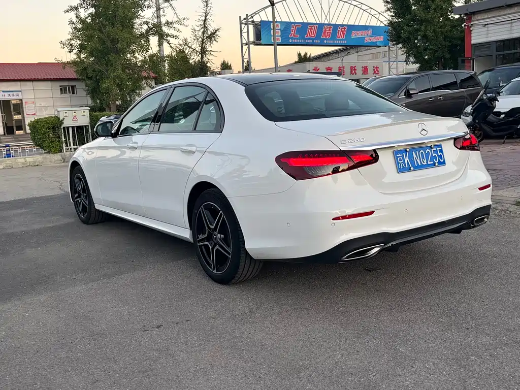 Mercedes-Benz E-Class (Import) — миниатюра 4