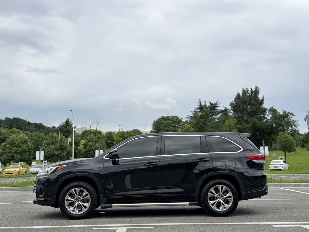 Toyota Highlander 2018 2.0T Elite 7 мест V