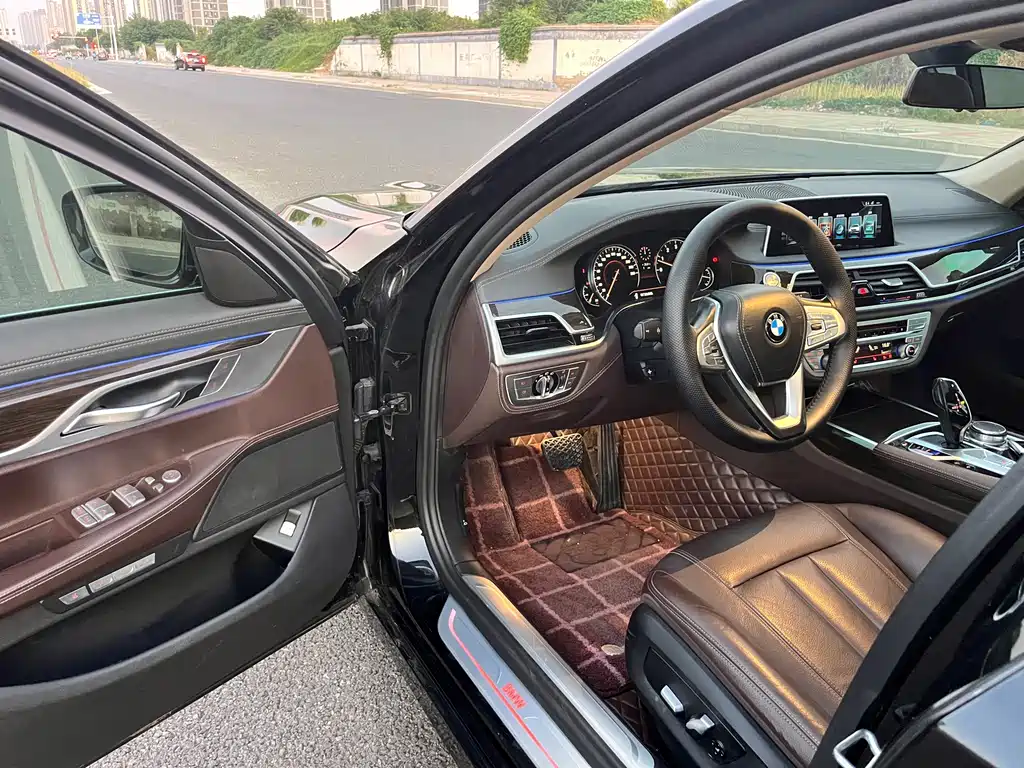 BMW 7 Series — миниатюра 15