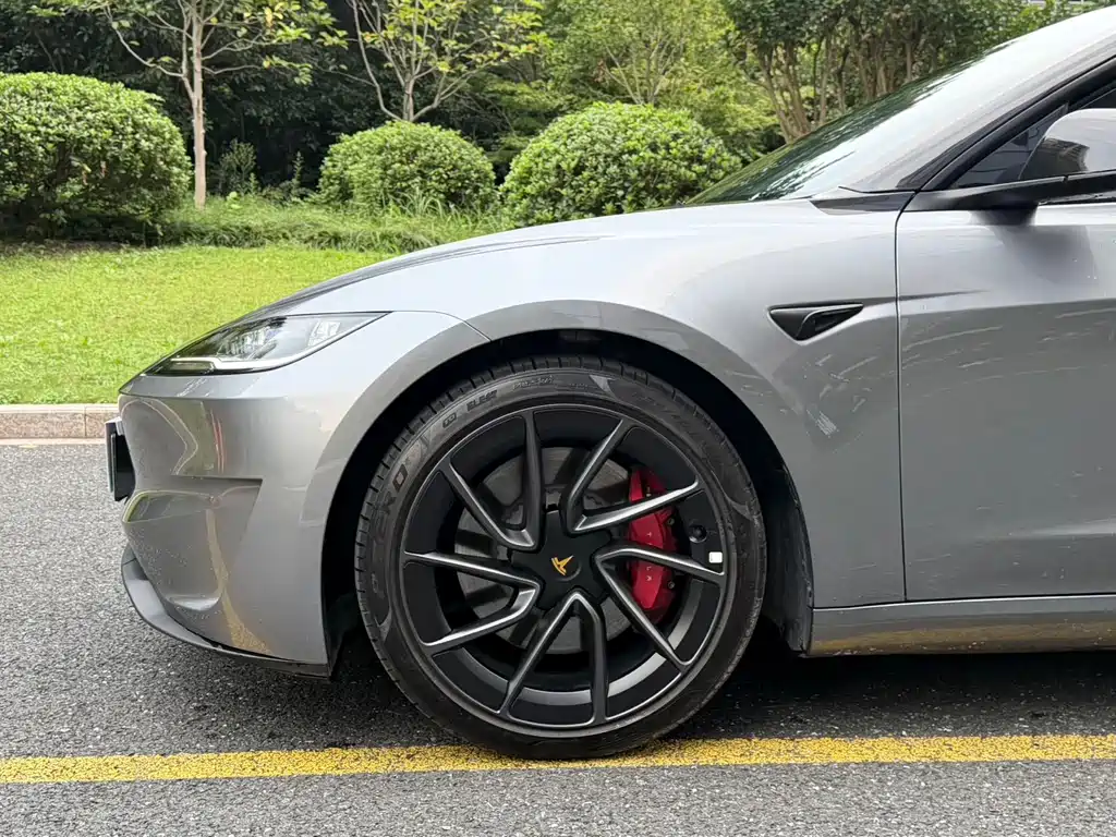 Tesla Model 3 — миниатюра 3