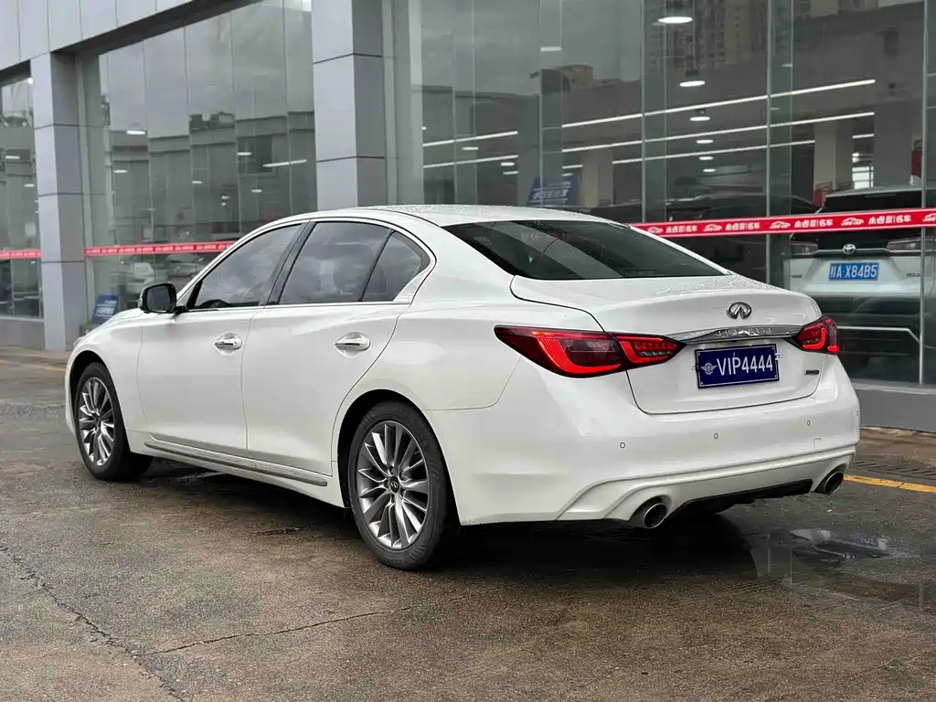Infiniti Q50L 2018 2.0T V