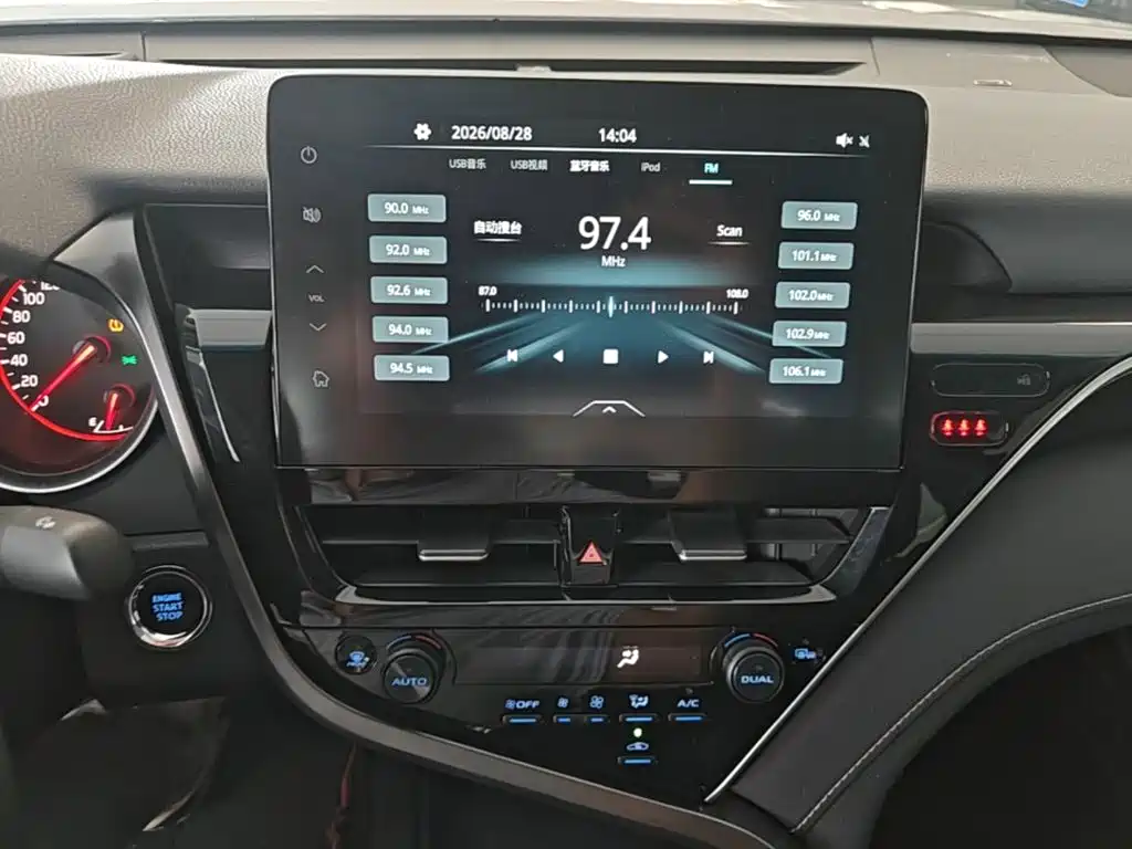 Toyota Camry — миниатюра 13