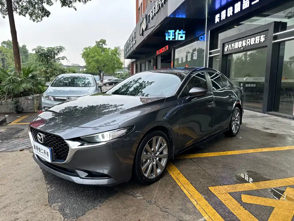 Mazda 3 Axela 2022