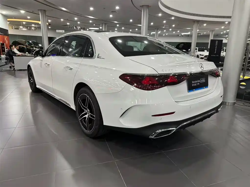 Mercedes-Benz E-Class — миниатюра 3