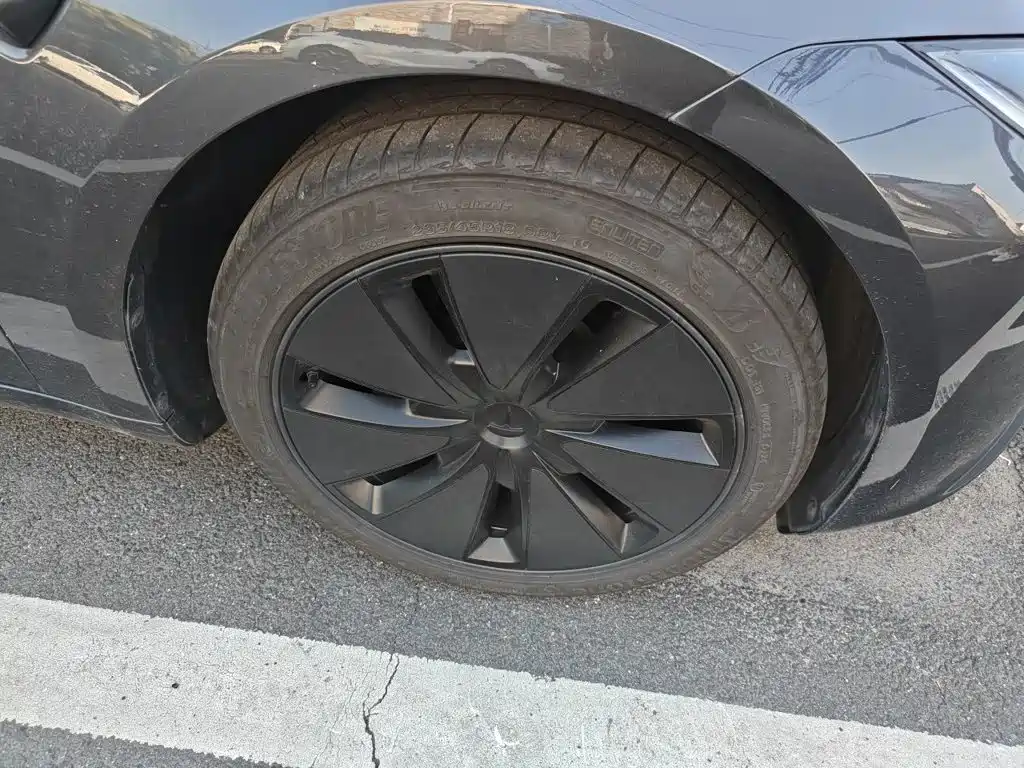 Tesla Model 3 — миниатюра 25
