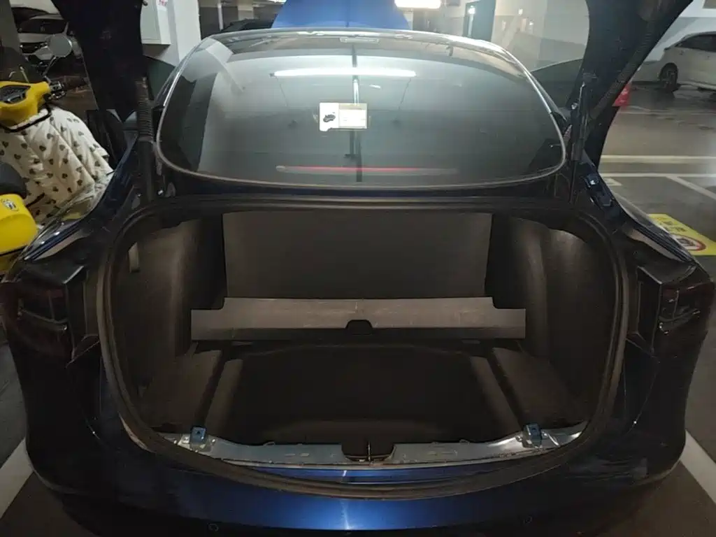 Tesla Model 3 — миниатюра 19